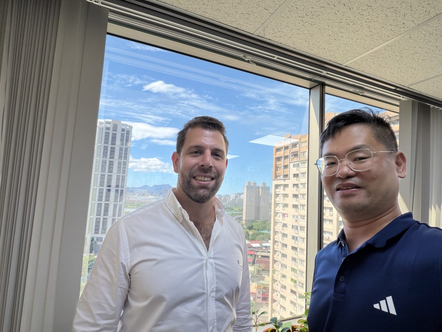 Joel Lin with an international technology participant
